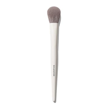 Morphe M202 - Brocha para rubor en ángulo, brochas de maquillaje de cara esponjosa para mejillas esculpidas, aplicador de mezcla para fórmula de crema, líquido y polvo con acabado difuso suave
