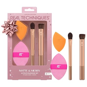 Real Techniques Matte & Merry Ultimate Blending - Set de regalo navideño de 4 piezas, esponja de maquillaje para base, borla de polvo de doble cara y 2 brochas de maquillaje, brocha pata de gatito
