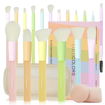 LULUCOLORS Juego de 18 pinceles de maquillaje para principiantes - Apto para viajes con mangos suaves aptos para artritis y cerdas que no se desprenden | Incluye bolsa de almacenamiento, brochas para