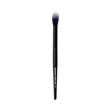 e.l.f. Brocha iluminadora de puntos altos, cepillo de maquillaje facial suave y cónico para iluminar y crear un brillo de enfoque suave, vegano y libre de crueldad animal