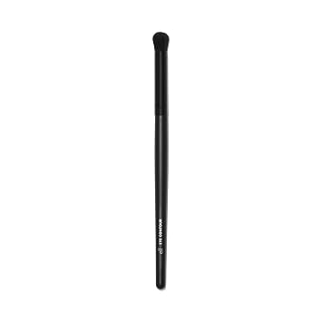 e.l.f. Cepillo de contorno de ojos, cepillo absorbente con cerdas suaves y sintéticas para proporcionar definición extra, vegano y libre de crueldad animal