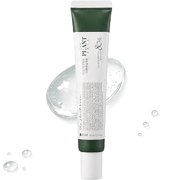 THE PLANT BASE - Suero de gel calmante destilado de cica, suero vegano coreano para piel grasa y propensa a imperfecciones, 80.3% centella asiática con árbol de té, ligero y antiadherente, 1.01 onzas