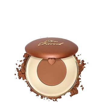 Too Faced Chocolate Soleil Matte Blurring Bronzer | Polvo bronceador mate que imita la piel natural para un efecto borroso besado por el sol