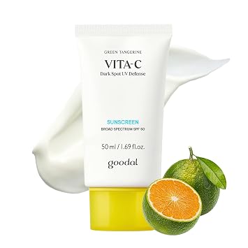 Goodal Green Tangerine Vita-C Defensa UV contra manchas oscuras SPF 50, protector solar coreano para el cuidado diario de la piel del rostro, amplio espectro, sin residuo blanco (1.69 fl oz / 50ml)