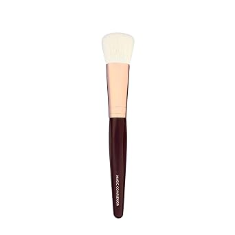 Charlotte Tilbury Magic Complexion - Brocha para base de maquillaje