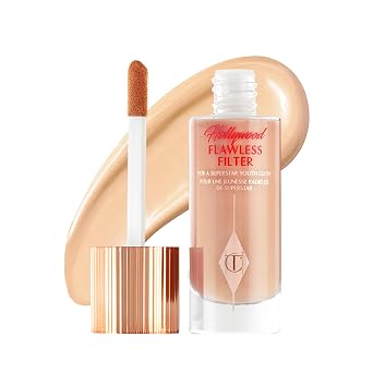 Charlotte Tilbury Hollywood Flawless - Filtro multiusos para maquillaje, potenciador de la tez y resaltador líquido iluminador con cobertura ligera - Suaviza y difumina la piel