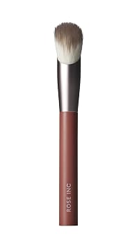 Rose Inc Cepillo para rubor en ángulo número 2, cepillo de maquillaje vegano y sostenible para una aplicación precisa
