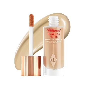 Charlotte Tilbury Hollywood Flawless - Filtro multiusos para maquillaje, potenciador de la tez y resaltador líquido iluminador con cobertura ligera - Suaviza y difumina la piel