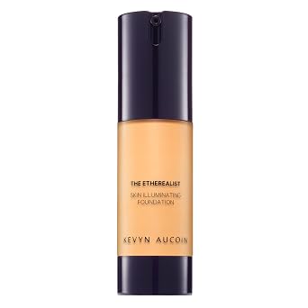 Kevyn Aucoin The Etherealist Skin Illuminating Foundation: cómodo, sin brillo, suave, hidratante. Cobertura media a completa. Maquillador ir a para un aspecto natural aún brillante.