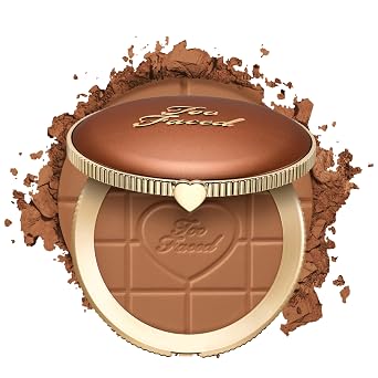 Too Faced Chocolate Soleil Matte Blurring Bronzer | Polvo bronceador mate que imita la piel natural para un efecto borroso besado por el sol