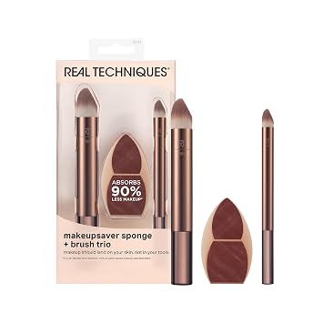 Real Techniques Makeupsaver - Esponja + trío de pinceles, esponja de mezcla de maquillaje y pinceles para base líquida y crema, acabado natural y reduce el desperdicio de maquillaje, libre de crueldad