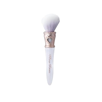 Flower Knows Cepillo de colorete Bunny Garden, cepillo de polvo suave para mejillas, cepillo de maquillaje facial para un aspecto esculpido (Blanco perla)