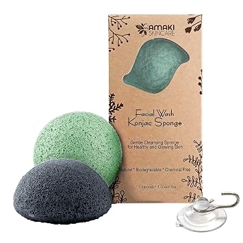 AMAKI SKINCARE Konjac Esponja limpiador facial con té verde añadido y carbón de bambú activado, sensible a la piel grasa y propensa al acné, exfoliante facial suave, esponjas faciales para limpieza y