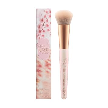 r.e.m. beauty by ariana grande - Brocha de maquillaje | Cerdas veganas para una cobertura sin costuras | Acabado de difuminado suave | Multiuso para líquidos, crema y polvo (brocha para rubor)