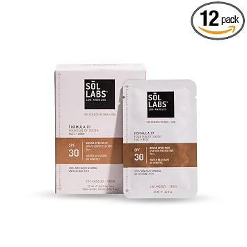 SOL LABS Paquete de protección solar mineral natural SPF 30 On-The-Go - Tamaño de viaje amigable con la TSA, fórmula ligera coreana hidratante, sin yeso blanco, resistente al agua, seguro para arrecifes - 12 paquetes individuales