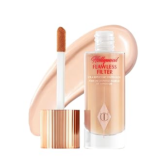 Charlotte Tilbury Hollywood Flawless - Filtro multiusos para maquillaje, potenciador de la tez y resaltador líquido iluminador con cobertura ligera - Suaviza y difumina la piel
